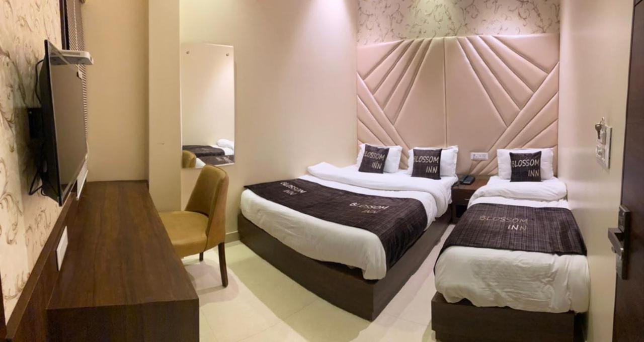 Hotel Blossom Inn 암리차르 외부 사진