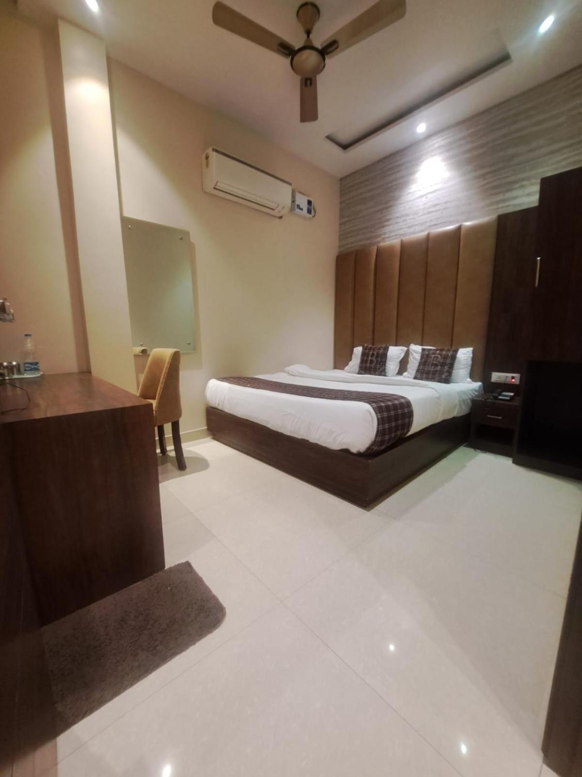 Hotel Blossom Inn 암리차르 외부 사진